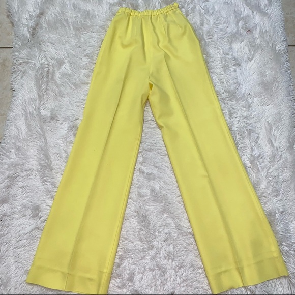 Gorgeous Vintage Yellow Two Piece Pant Suit - Picture 3 of 4